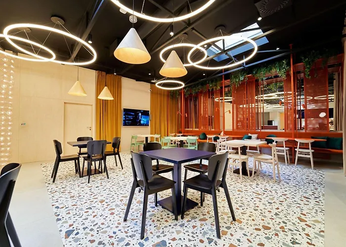 Old Town فندق بوزنان